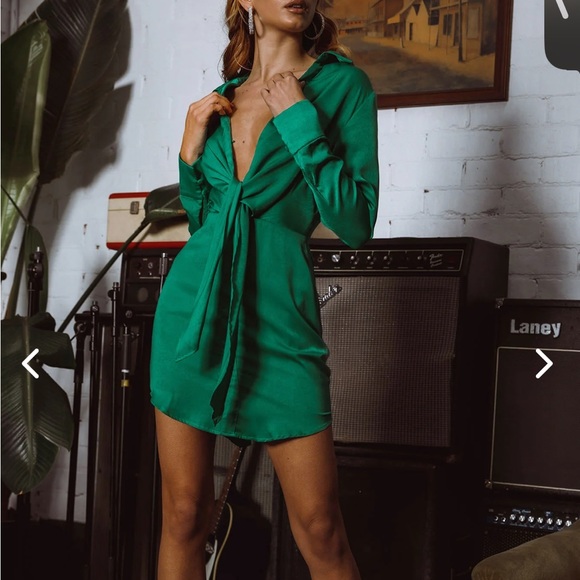 Selling dress. Never worn - Picture 1 of 1